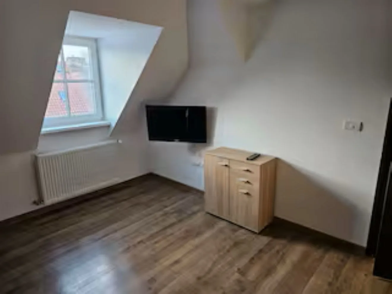 Schöne Vollausgestattete Monteurs- Gästewohnung in der Gartenstadt Leuna und nähe Geiseltalsee / 2408