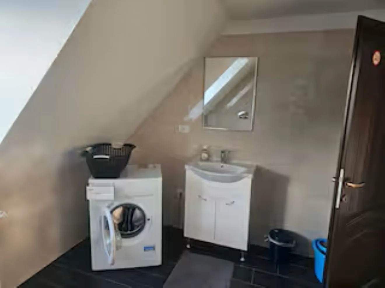Schöne Vollausgestattete Monteurs- Gästewohnung in der Gartenstadt Leuna und nähe Geiseltalsee / 2408