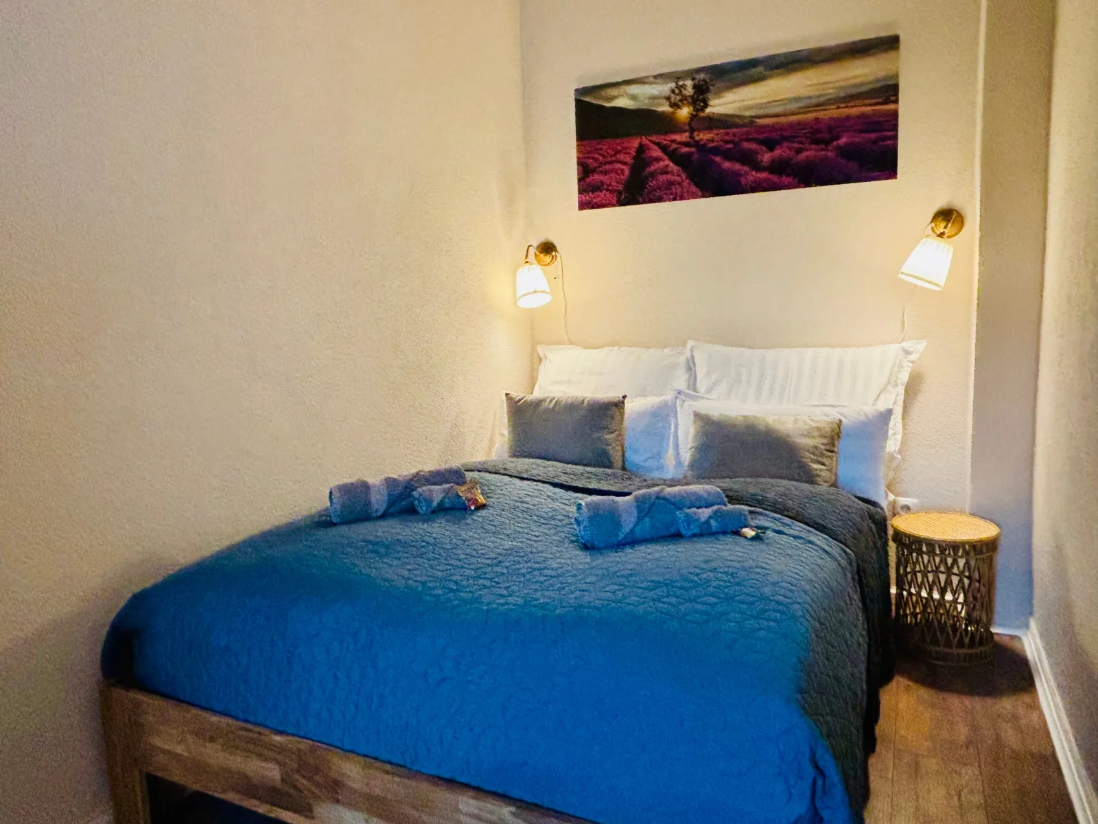 AyCatcherHomes - Wega | Old Town | 2BR | 4 Guests