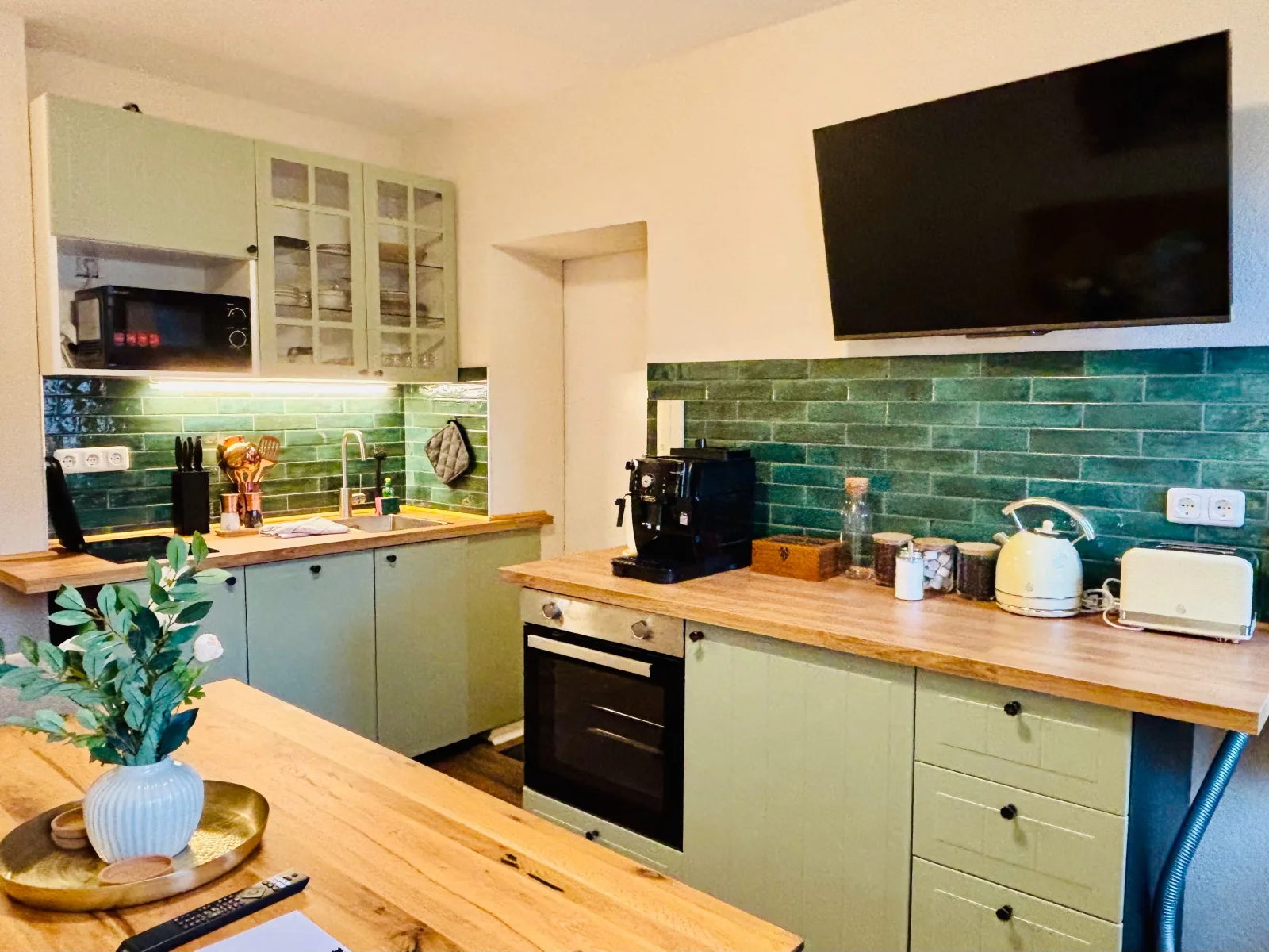 AyCatcherHomes - Wega | Old Town | 2BR | 4 Guests