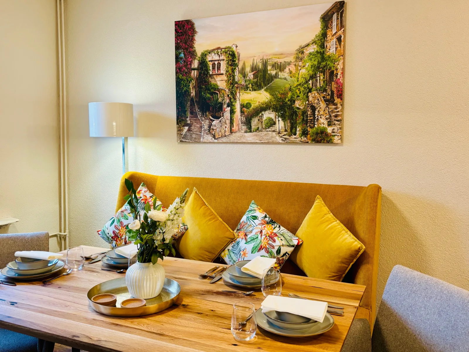 AyCatcherHomes - Wega | Old Town | 2BR | 4 Guests