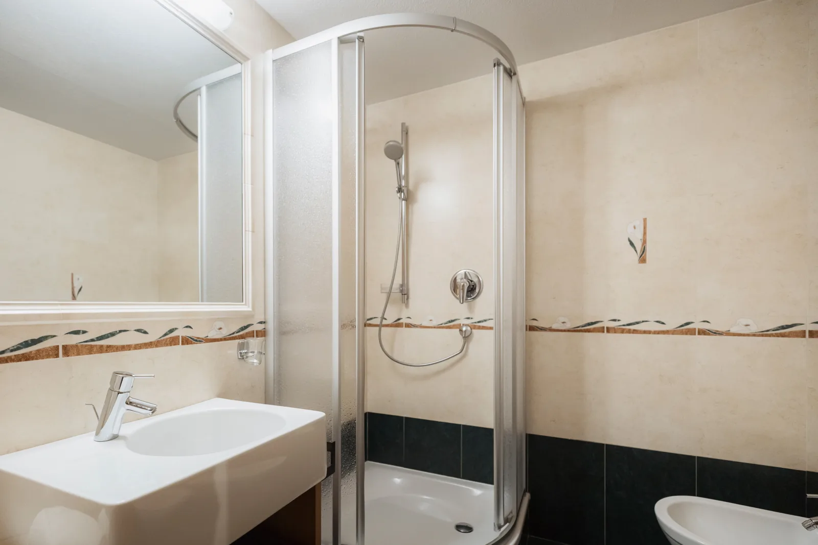 Großzügiges Mehrbettzimmer am Bauernhof mit Tieren, Sauna & Frühstück, Rustical