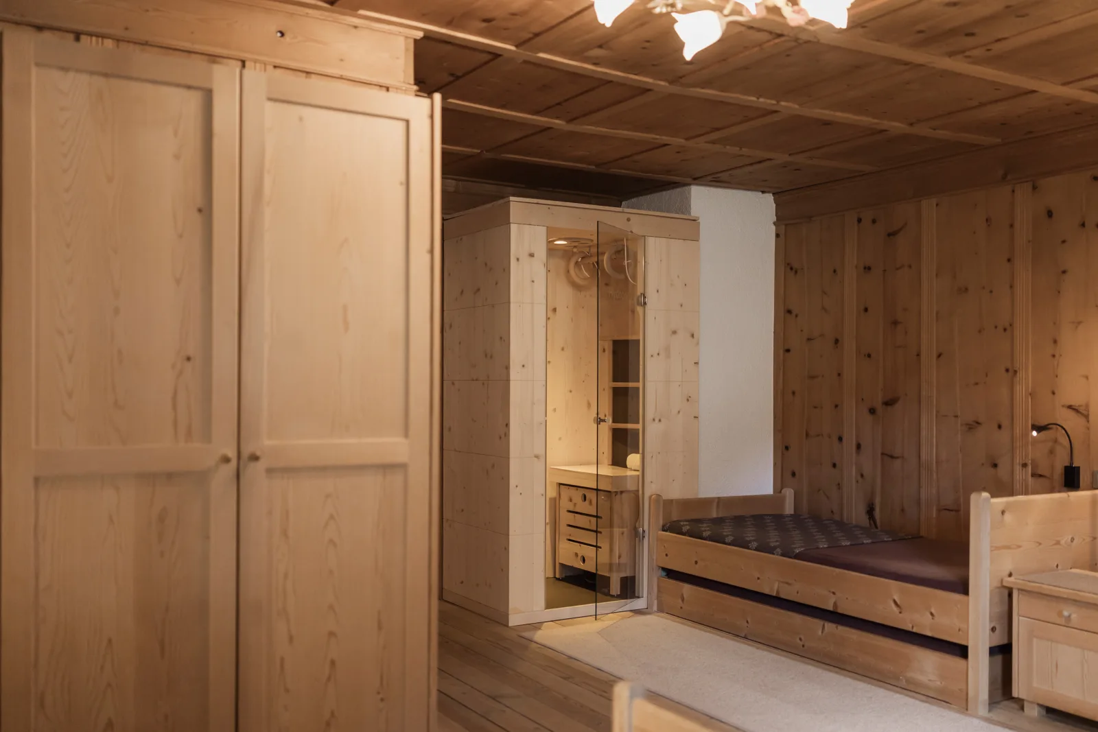 Großzügiges Mehrbettzimmer am Bauernhof mit Tieren, Sauna & Frühstück, Rustical