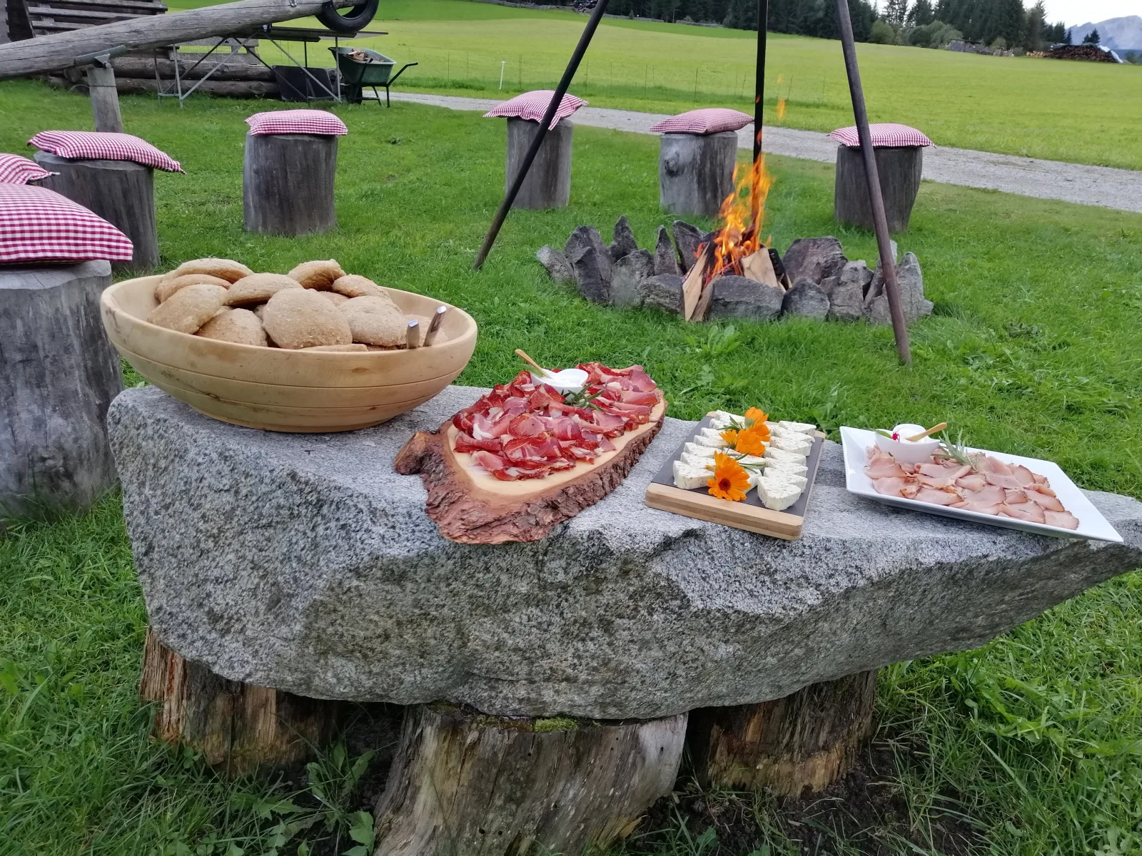 Großzügiges Mehrbettzimmer am Bauernhof mit Tieren, Sauna & Frühstück, Rustical