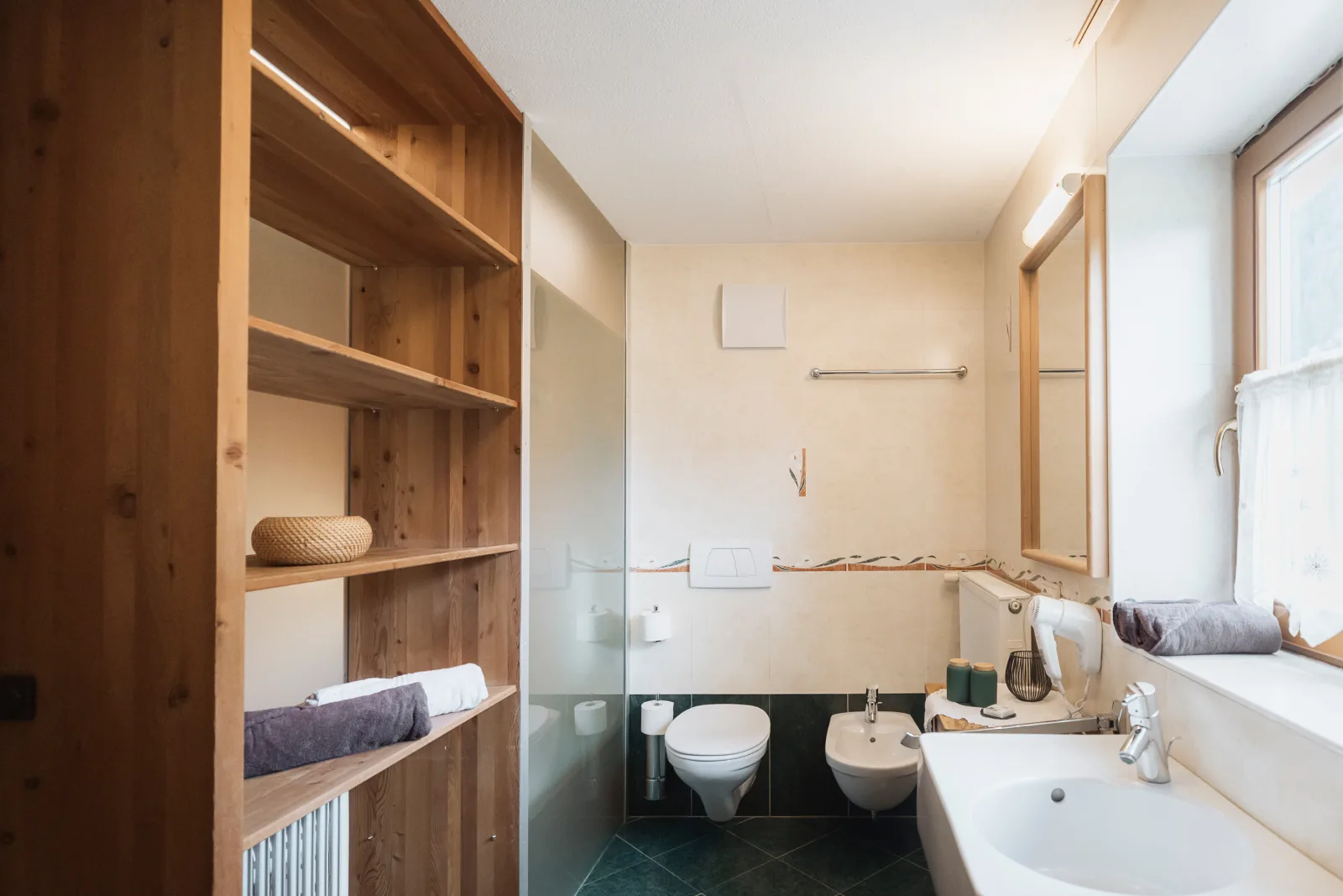 Familienfreundliches Mehrbettzimmer am Bauernhof mit Frühstück & Hoftieren, Zirm