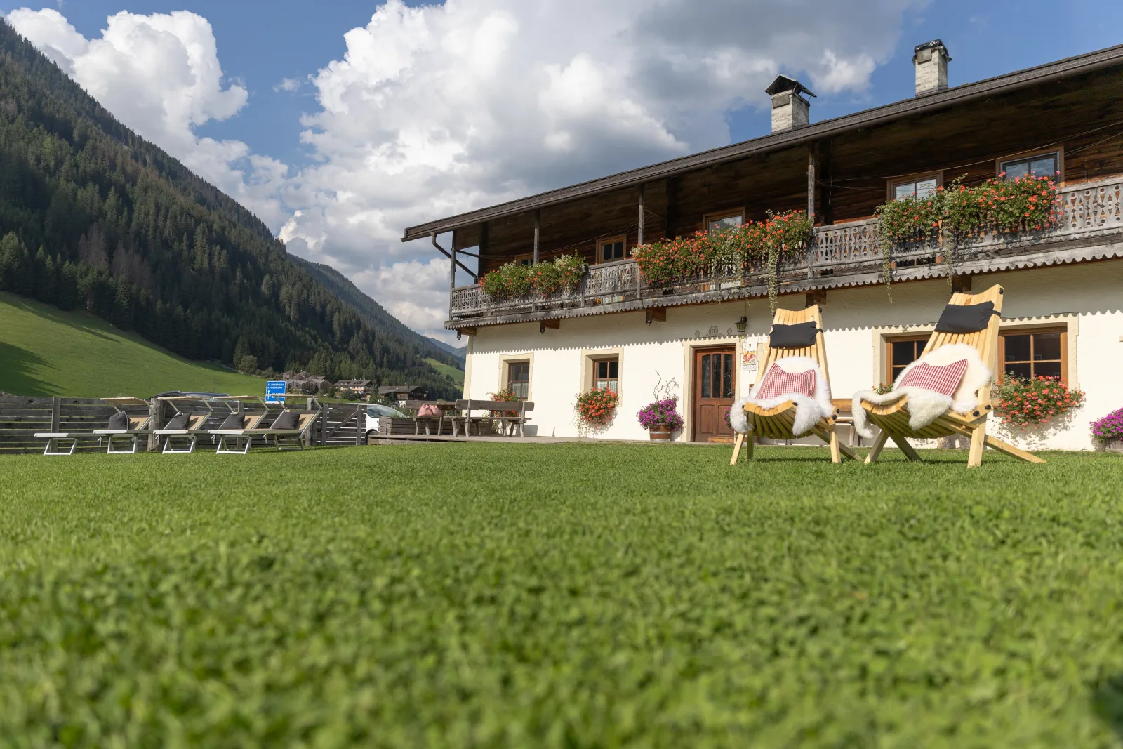 Familienfreundliches Mehrbettzimmer am Bauernhof mit Frühstück & Hoftieren, Zirm