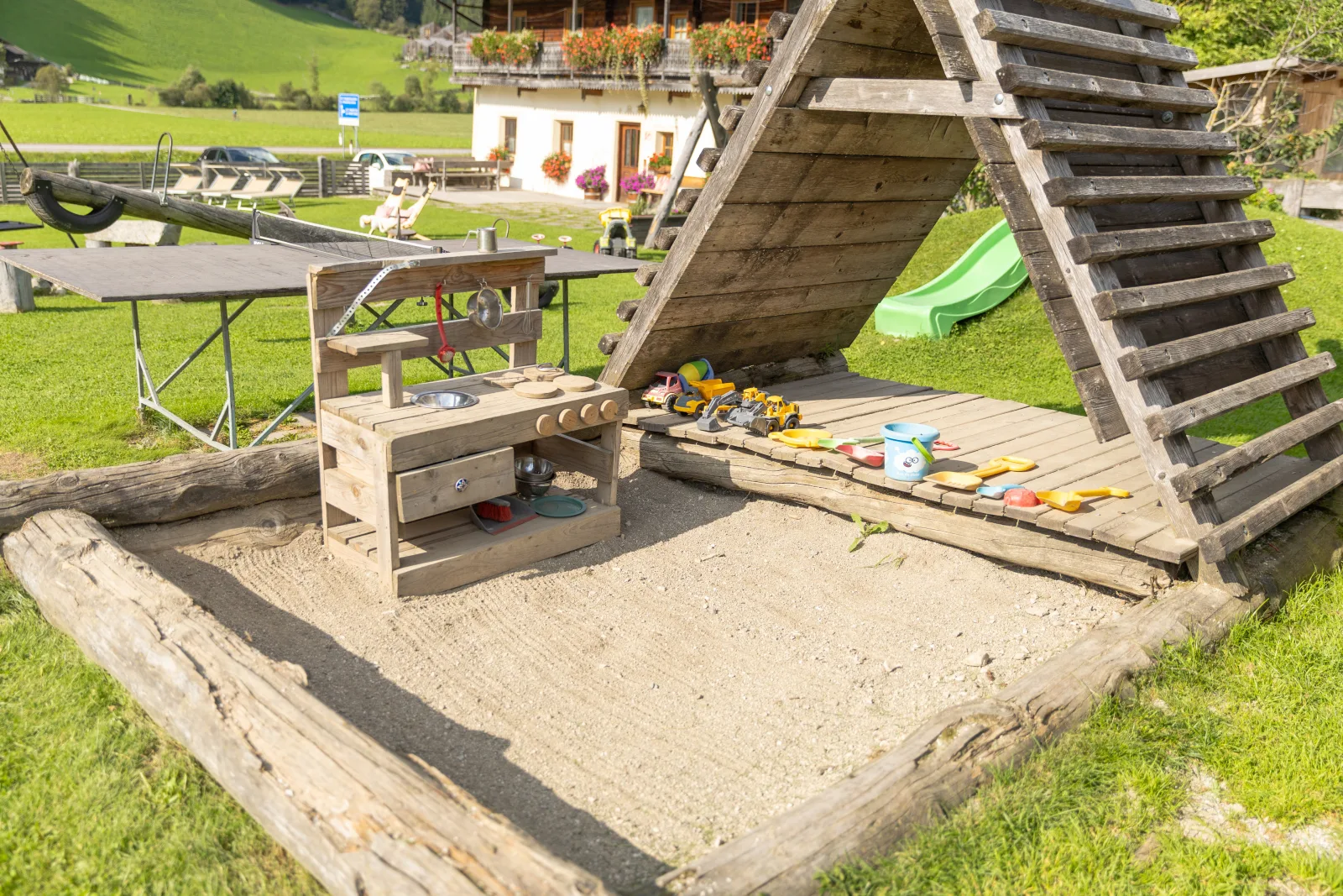 Familienfreundliches Mehrbettzimmer am Bauernhof mit Frühstück & Hoftieren, Zirm