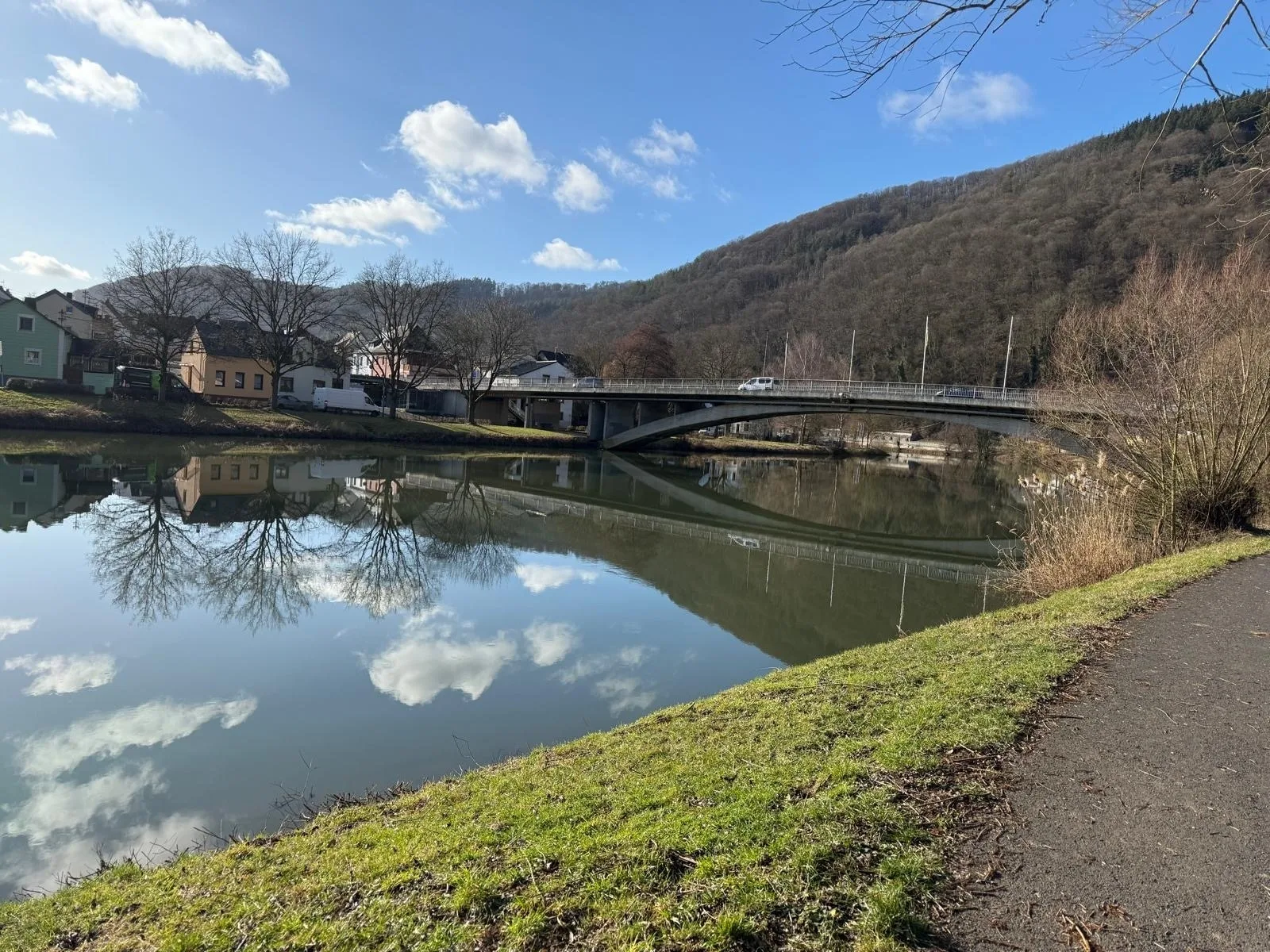 Ferienwohnung direkt an der Lahn