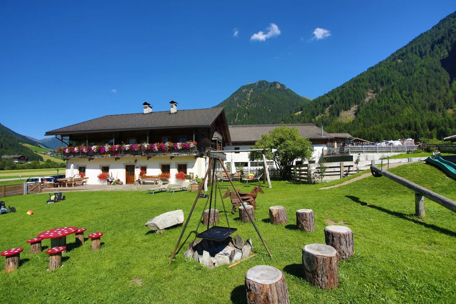 Familienurlaub am Bauernhof mit Tieren, Natur & Sauna, Alpin