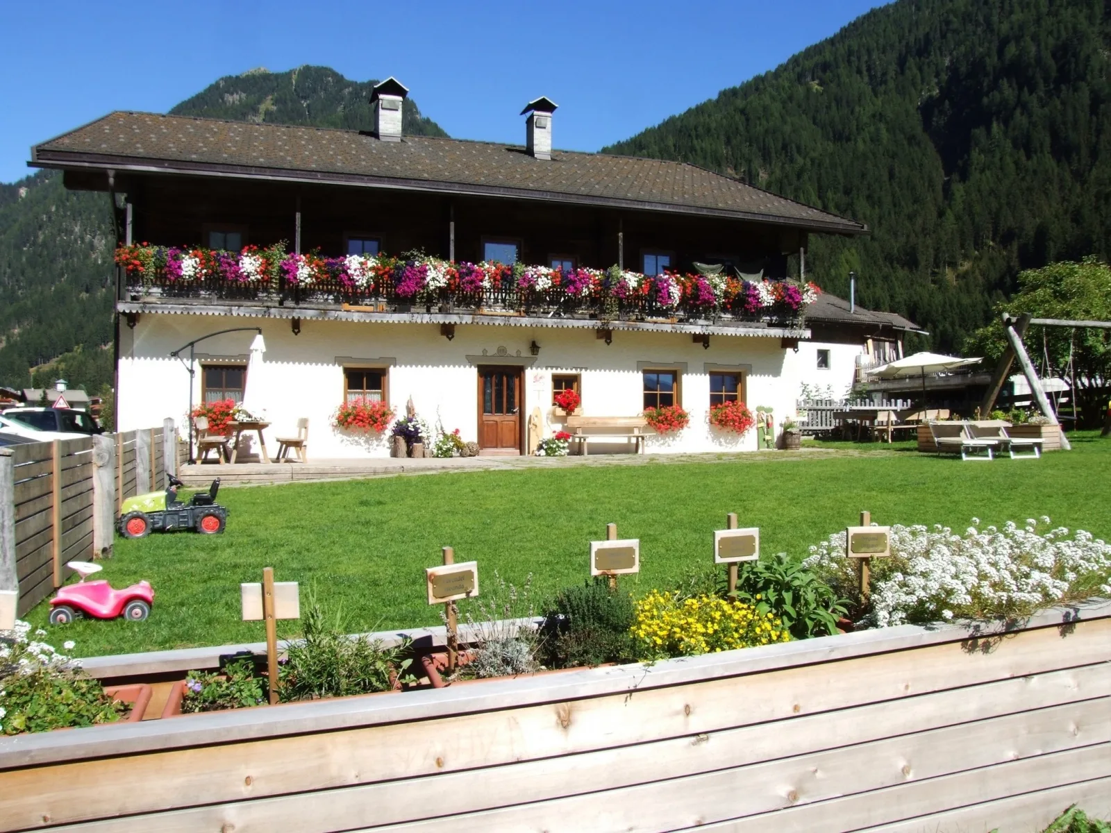 Familienurlaub am Bauernhof mit Tieren, Natur & Sauna, Alpin