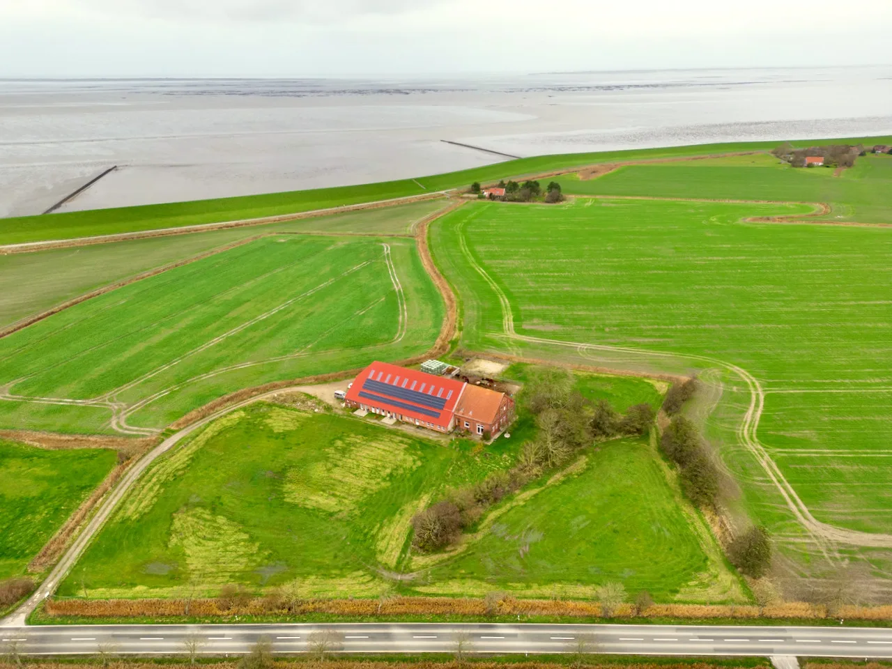 Sömmerland, Exklusive 4-Sterne-FeWo von 2024, Sonnenterrasse, 150 m zur Nordsee, eigener Zugang