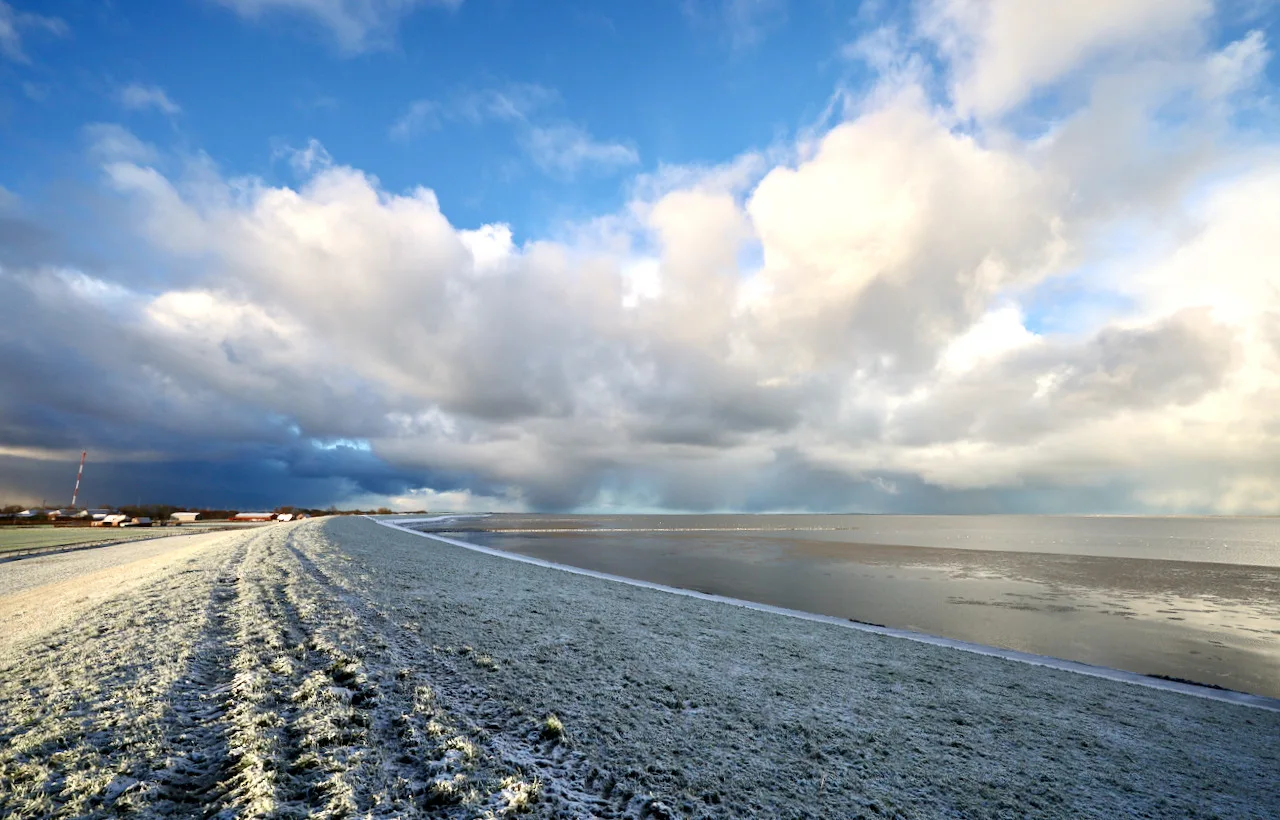 Sömmerland, Exklusive 4-Sterne-FeWo von 2024, Sonnenterrasse, 150 m zur Nordsee, eigener Zugang