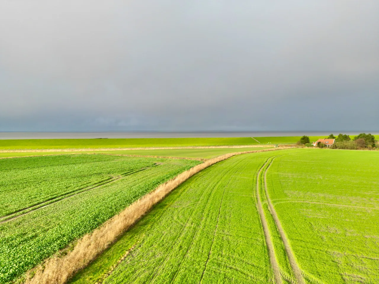 Sömmerland, Exklusive 4-Sterne-FeWo von 2024, Sonnenterrasse, 150 m zur Nordsee, eigener Zugang