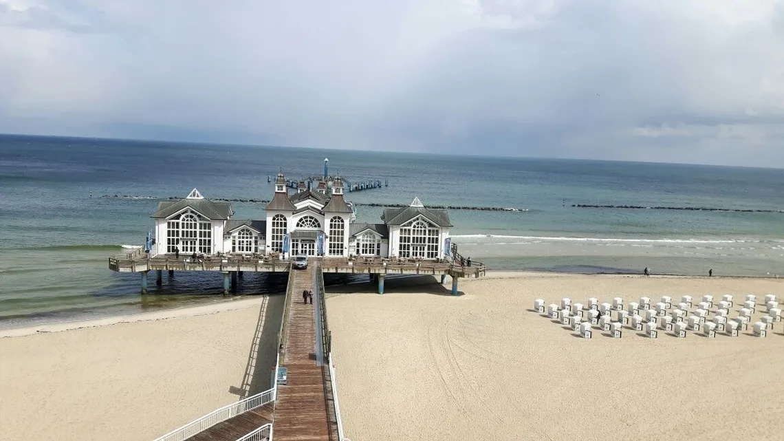 Ferienhaus Südstrand**** Blick bis zur Ostsee, Schwimmbadnutzung, Sauna,4-5 Fuß Minuten zum Strand