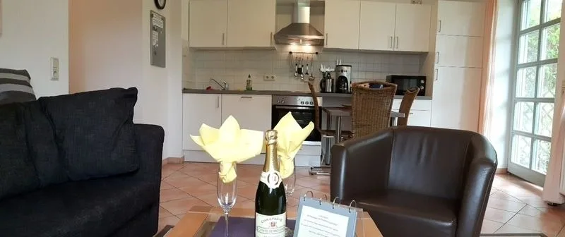 Ferienhaus Südstrand**** Blick bis zur Ostsee, Schwimmbadnutzung, Sauna,4-5 Fuß Minuten zum Strand