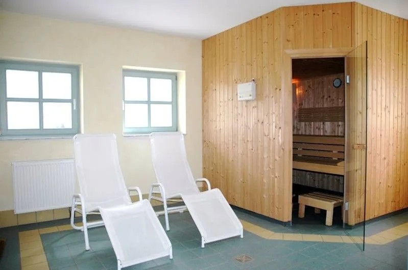 Ferienhaus Südstrand**** Blick bis zur Ostsee, Schwimmbadnutzung, Sauna,4-5 Fuß Minuten zum Strand