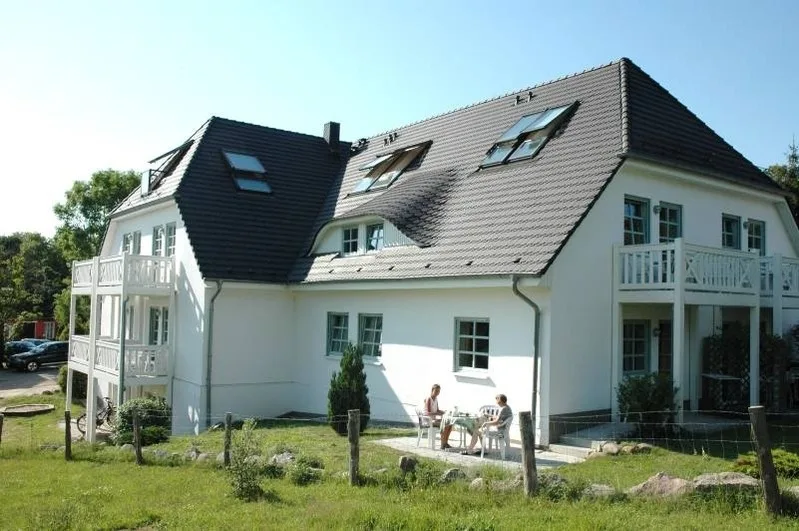 Ferienhaus Südstrand**** Blick bis zur Ostsee, Schwimmbadnutzung, Sauna,4-5 Fuß Minuten zum Strand