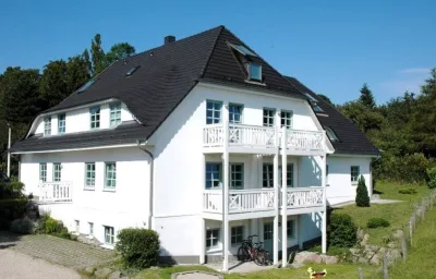 Ferienhaus Südstrand**** Blick bis zur Ostsee, Schwimmbadnutzung, Sauna,4-5 Fuß Minuten zum Strand