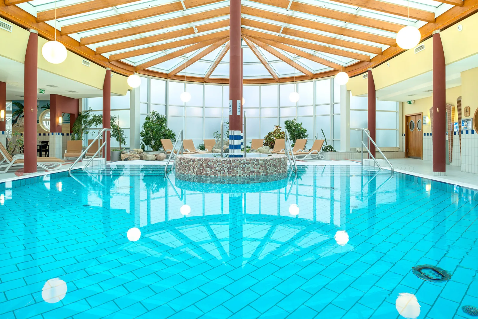 Ferienhaus Südstrand**** Blick bis zur Ostsee, Schwimmbadnutzung, Sauna,4-5 Fuß Minuten zum Strand