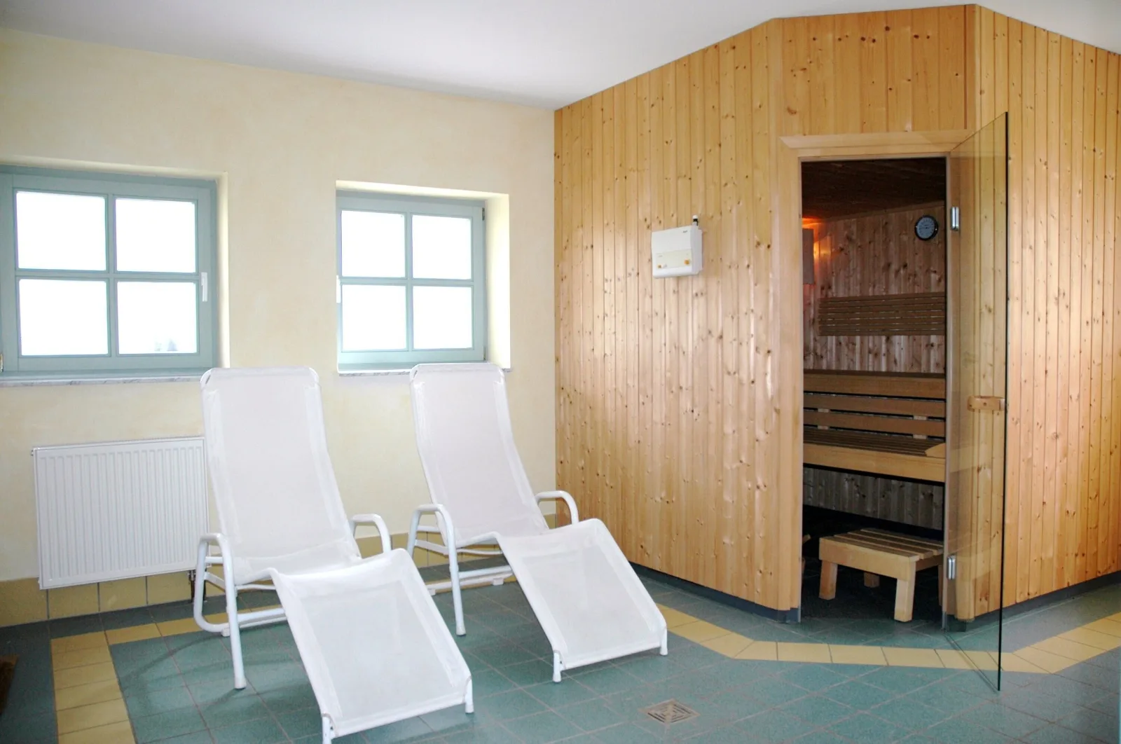 Ferienhaus Südstrand**** Blick bis zur Ostsee, Schwimmbadnutzung, Sauna,4-5 Fuß Minuten zum Strand
