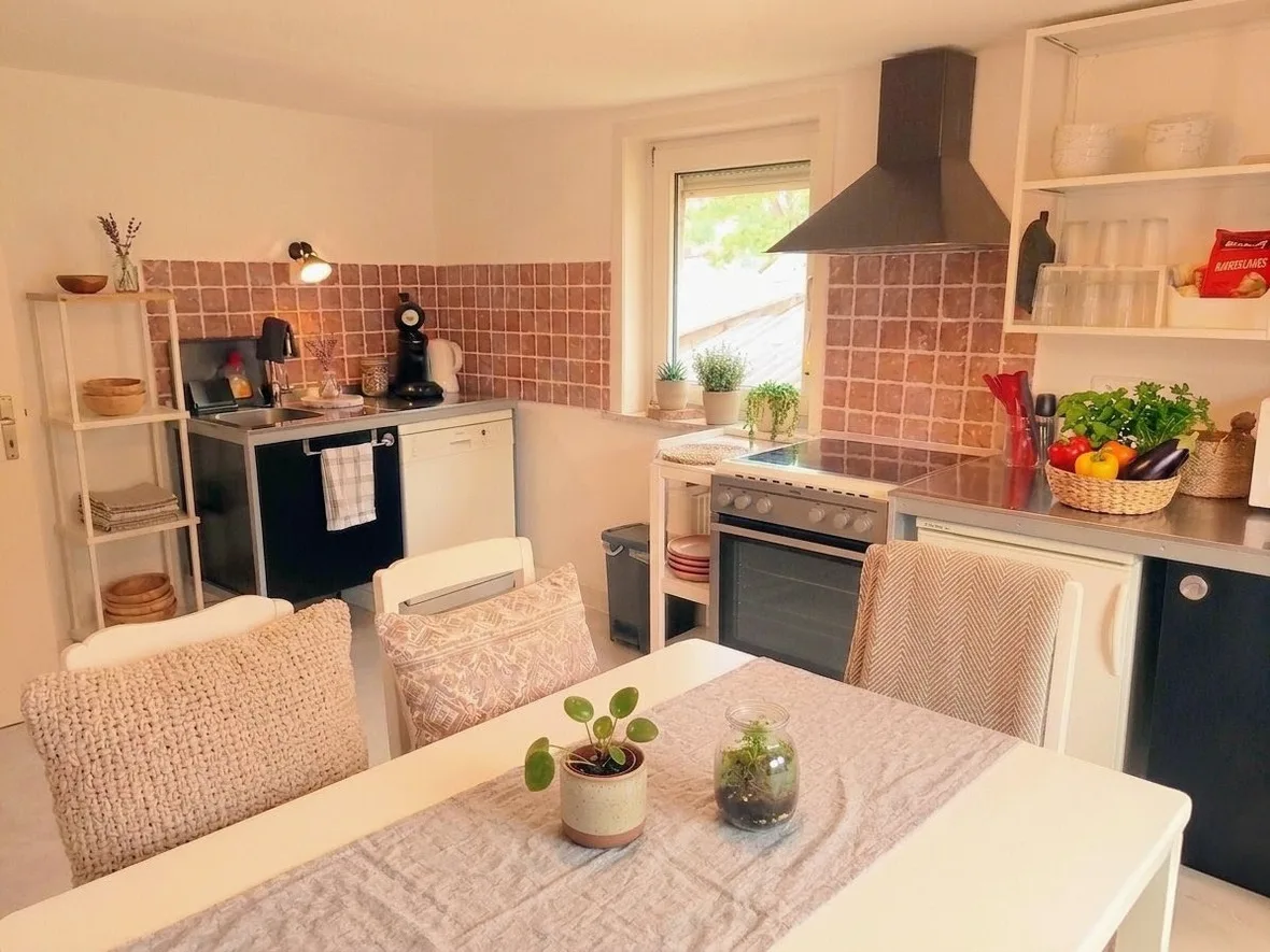 Ferienwohnung Kassel Monteurwohnung Banane 1- 6 Personen Parkplatz & Küche Modern