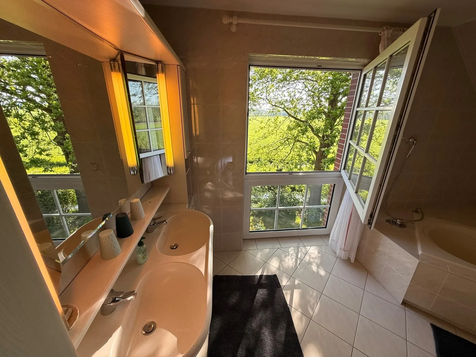 Neues Feriendomizil Deichblick - Nordseeurlaub mit Balkon und  Garten im idyllischen Butjadingen