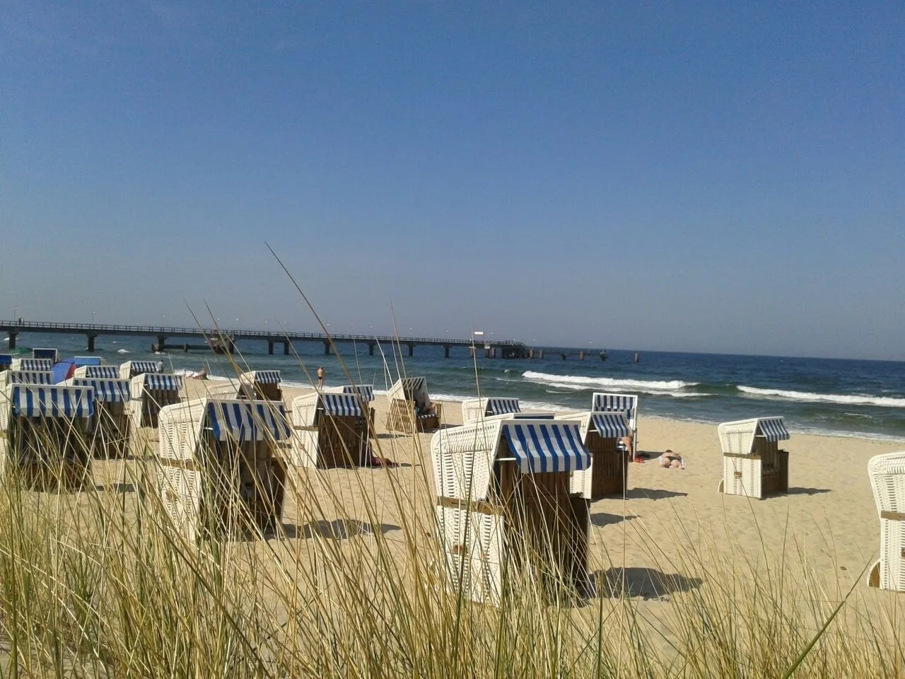 Dünenhaus Südstrand, 4-5 Fußminuten zum Strand Blick über Hügellandschaft zur Ostsee, Schwimmbadnutzung inklusive