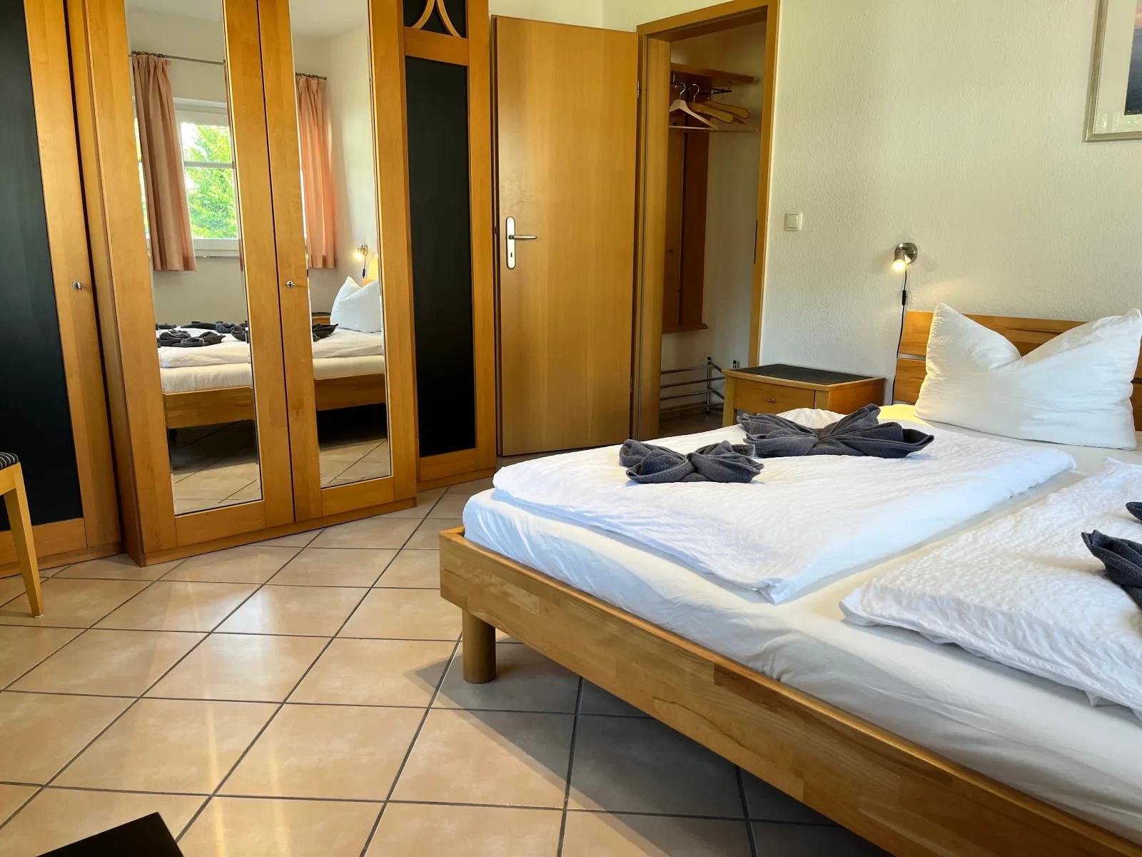 Dünenhaus Südstrand, 4-5 Fußminuten zum Strand Blick über Hügellandschaft zur Ostsee, Schwimmbadnutzung inklusive