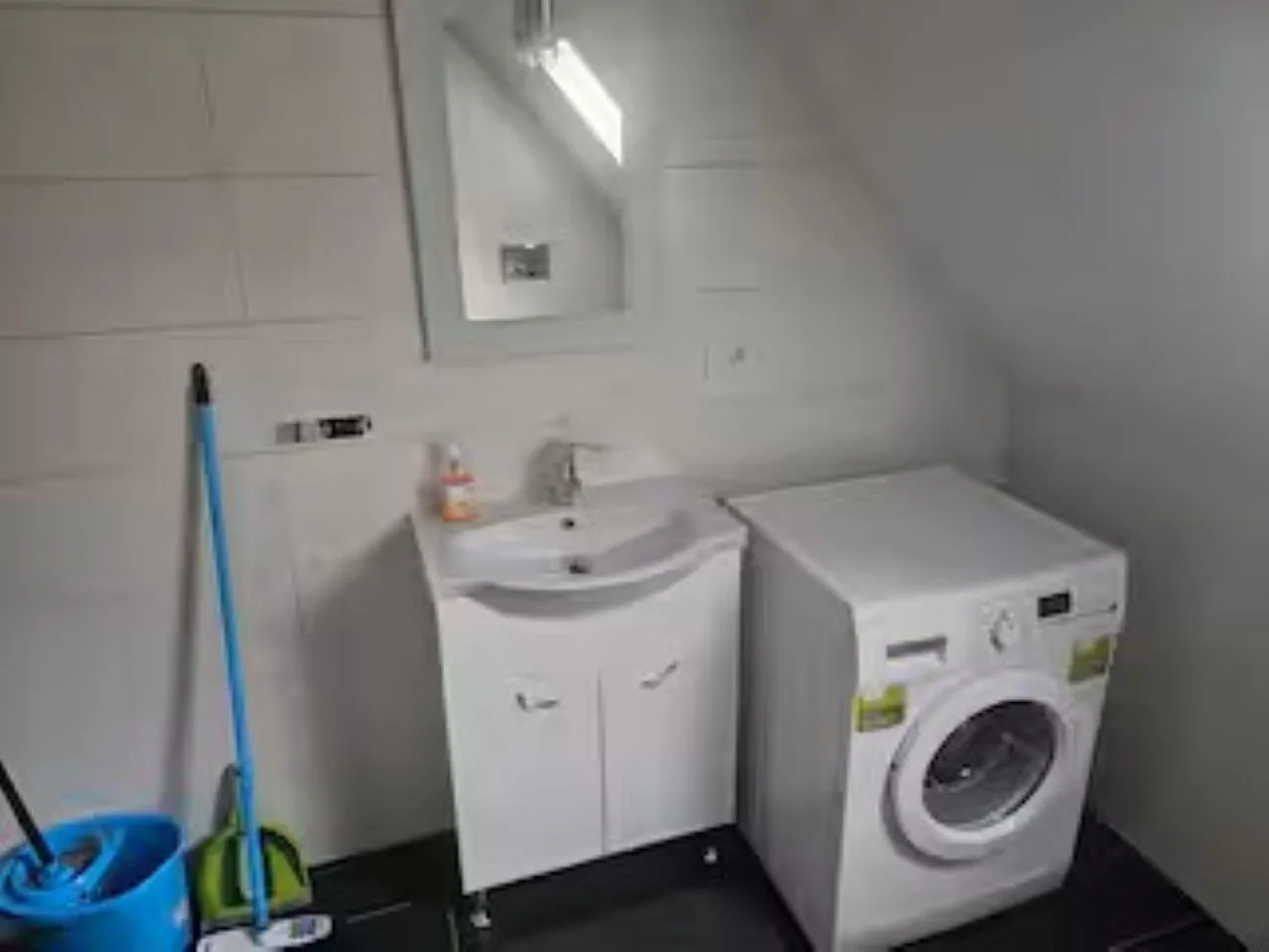 Schöne Vollausgestattete Monteurs- Gästewohnung in der Gartenstadt Leuna und nähe Geiseltalsee / 2208