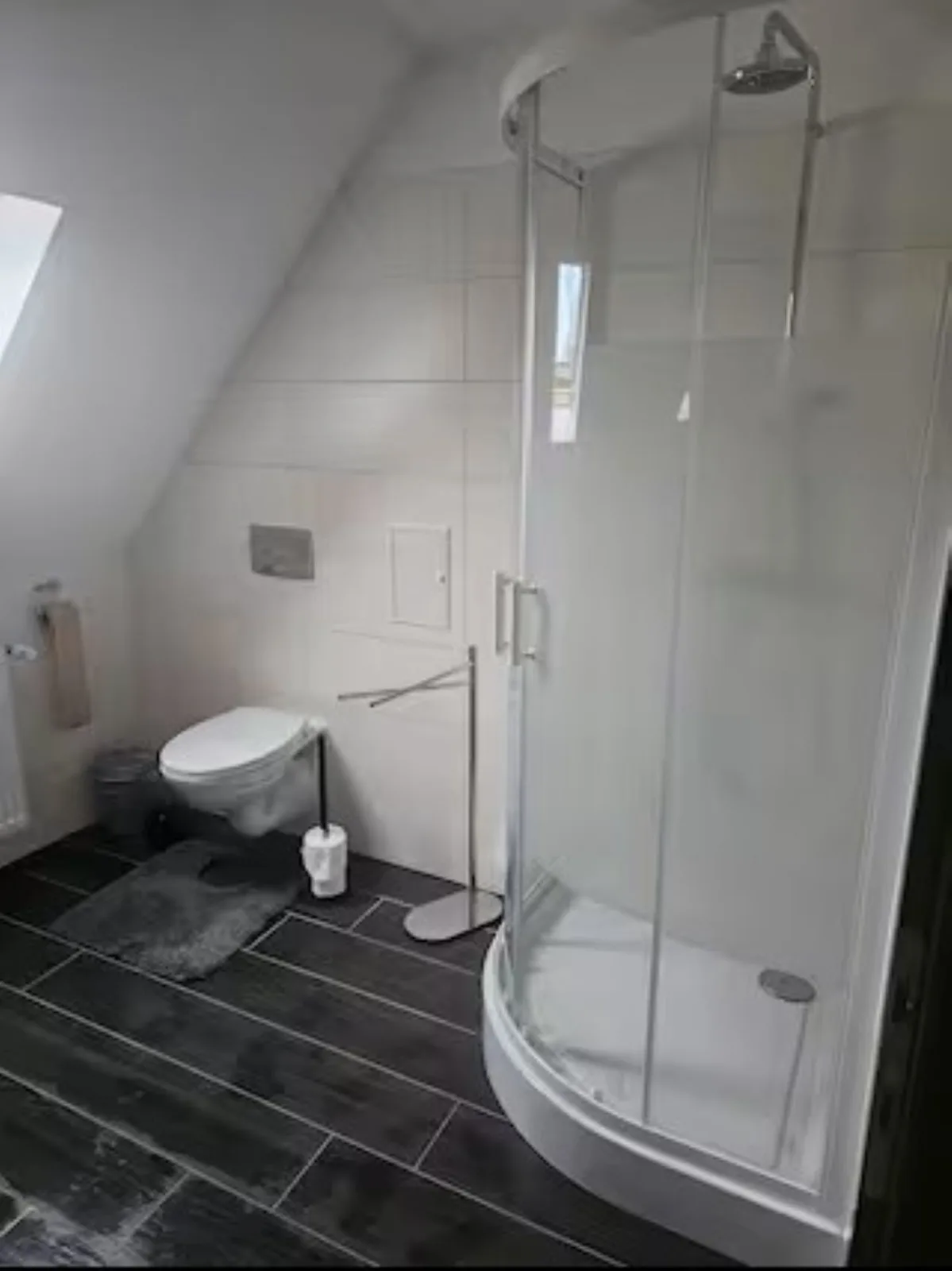 Schöne Vollausgestattete Monteurs- Gästewohnung in der Gartenstadt Leuna und nähe Geiseltalsee / 2208