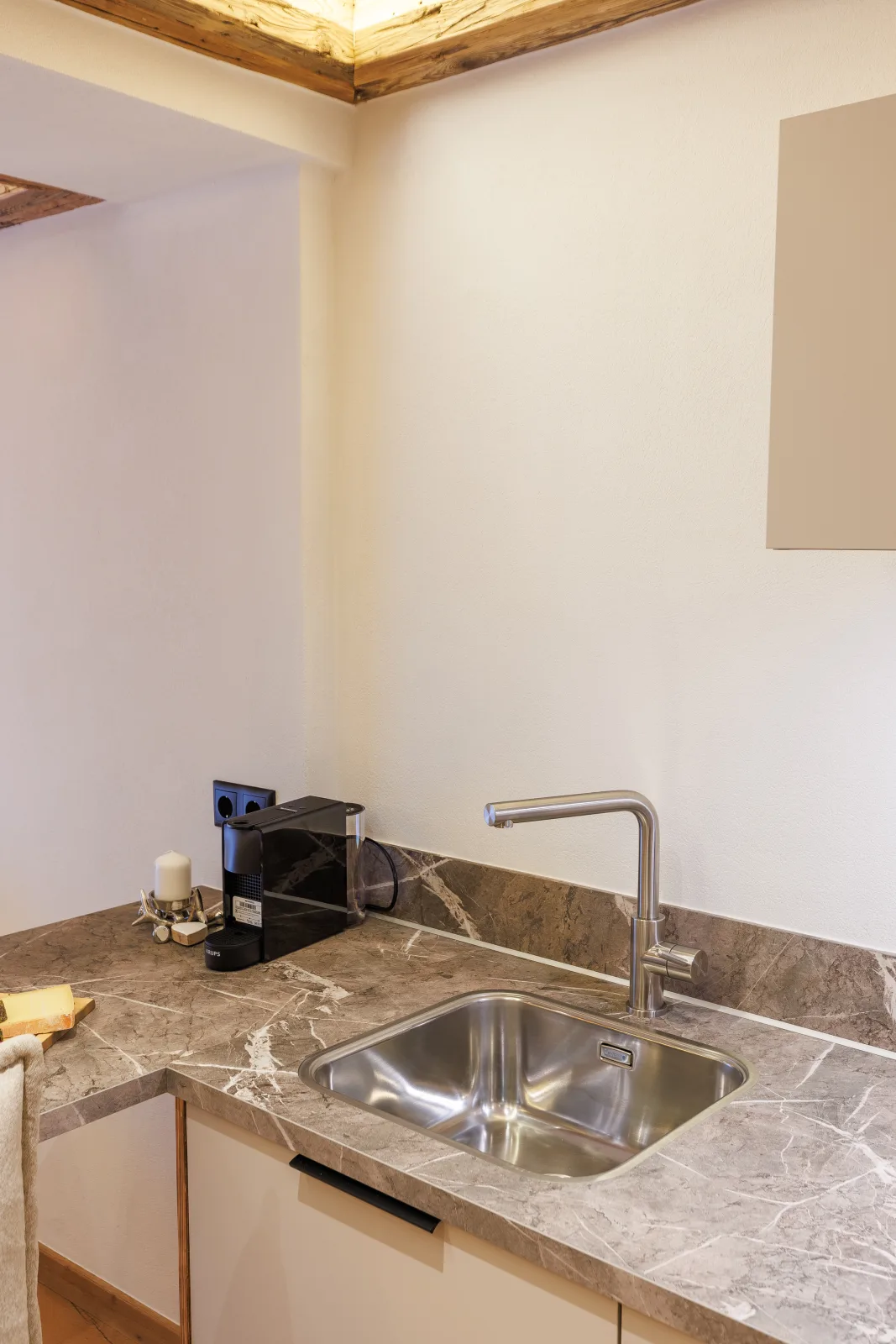 Apartment 6 - Reh