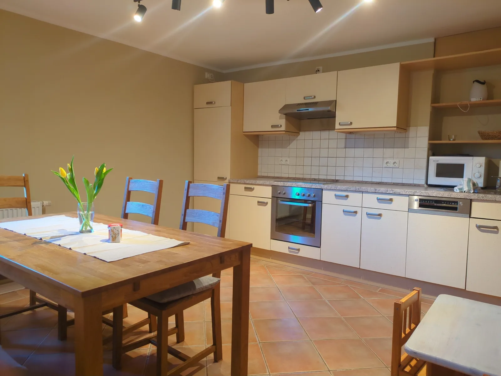 Erdgeschoss, überdachte Terrasse, Familienbett, Holzfußboden