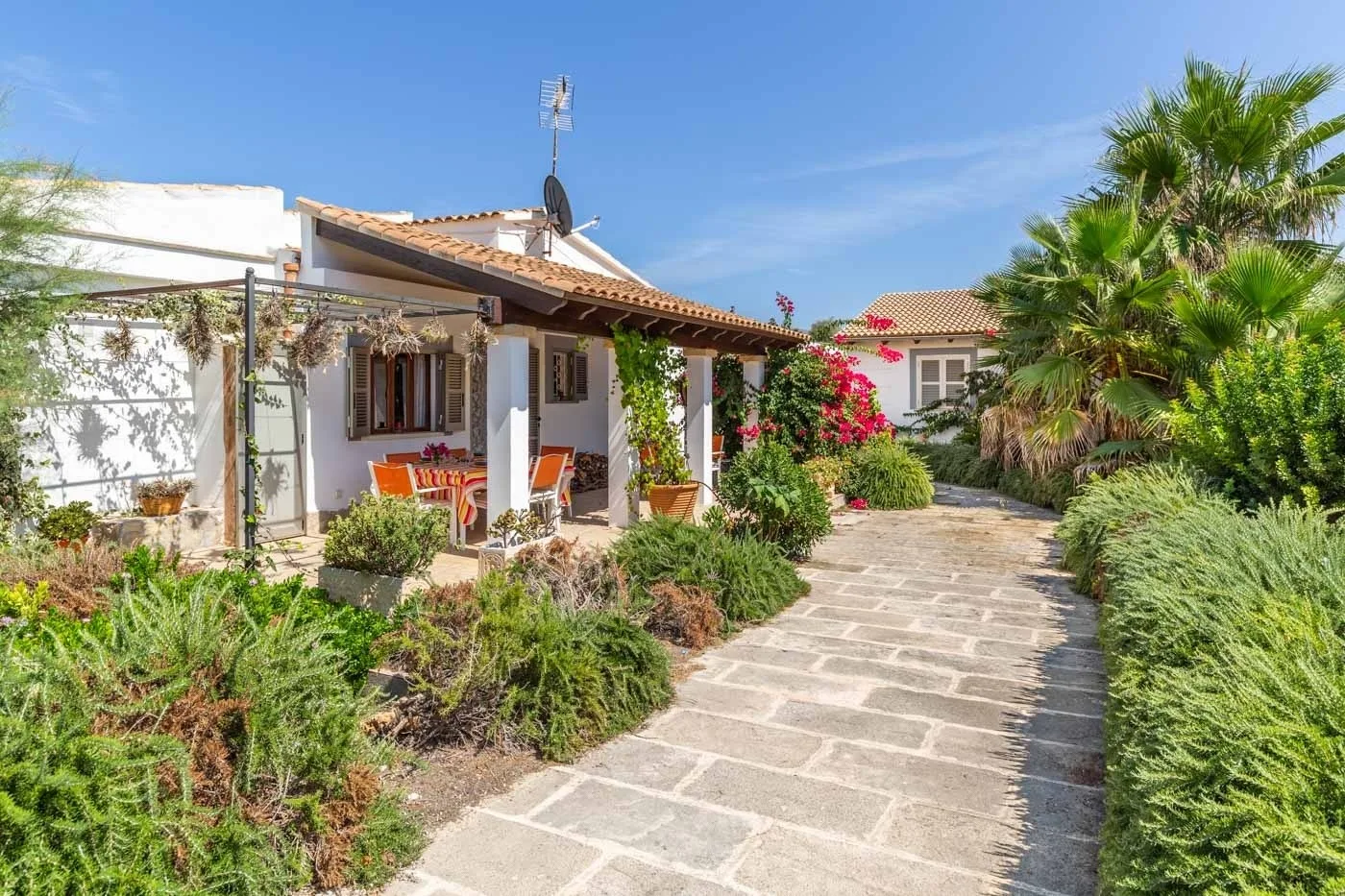 Coquetish Cottage 50m from Son Serra Beach