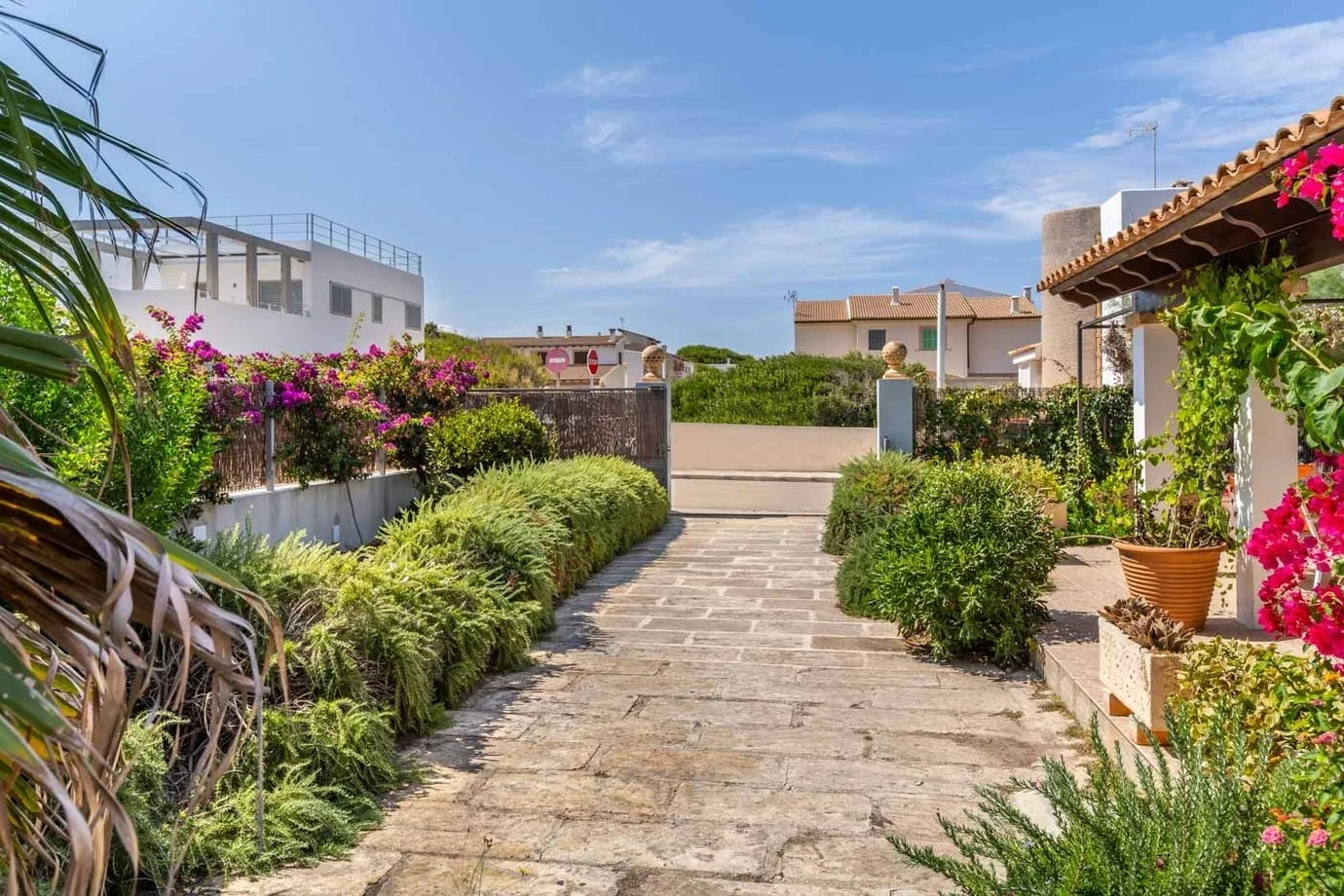 Coquetish Cottage 50m from Son Serra Beach