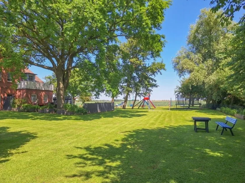 Ferienwohnung Seebär im Haus Seewind nur 800 Meter von der Nordsee entfernt auf 2.800 m² Grundstück