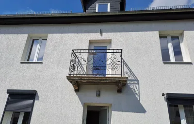 Voll ausgestattete Monteur- Ferienwohnung direkt an der Raffinerie Leuna in einer Villa mit kleinem Balkon
