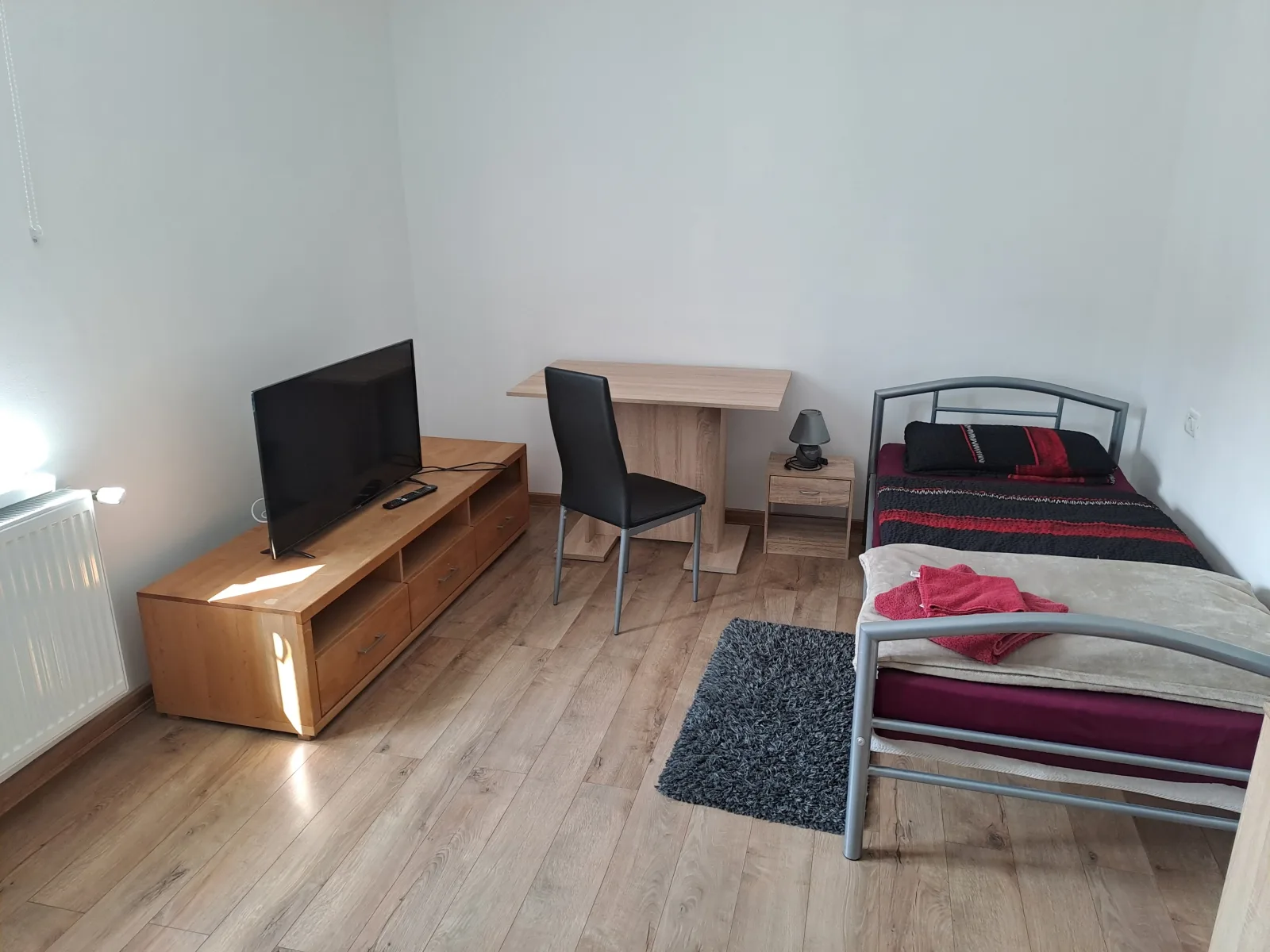 Voll ausgestattete Monteur- Ferienwohnung direkt an der Raffinerie Leuna in einer Villa mit kleinem Balkon