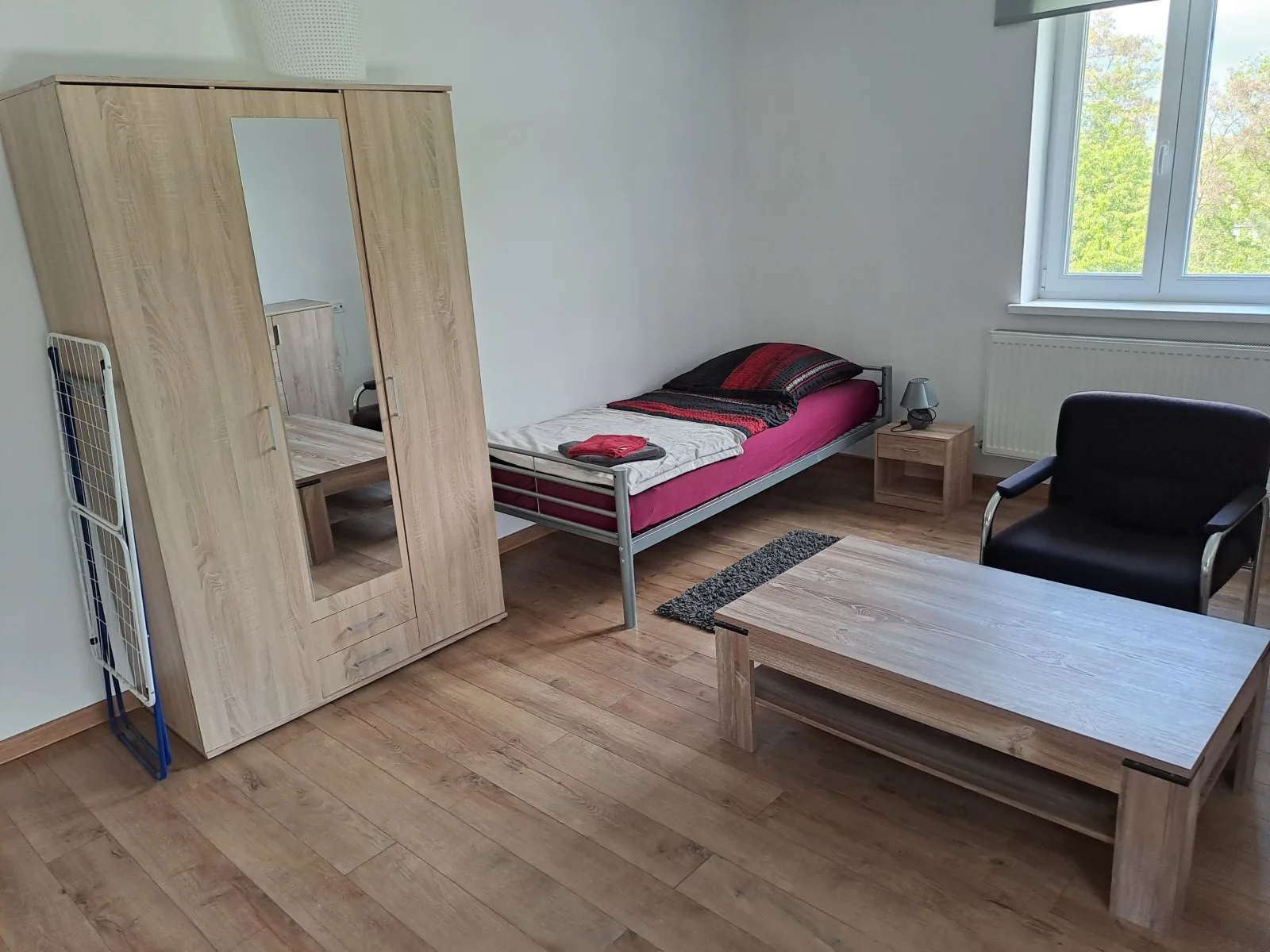 Voll ausgestattete Monteur- Ferienwohnung direkt an der Raffinerie Leuna in einer Villa mit kleinem Balkon