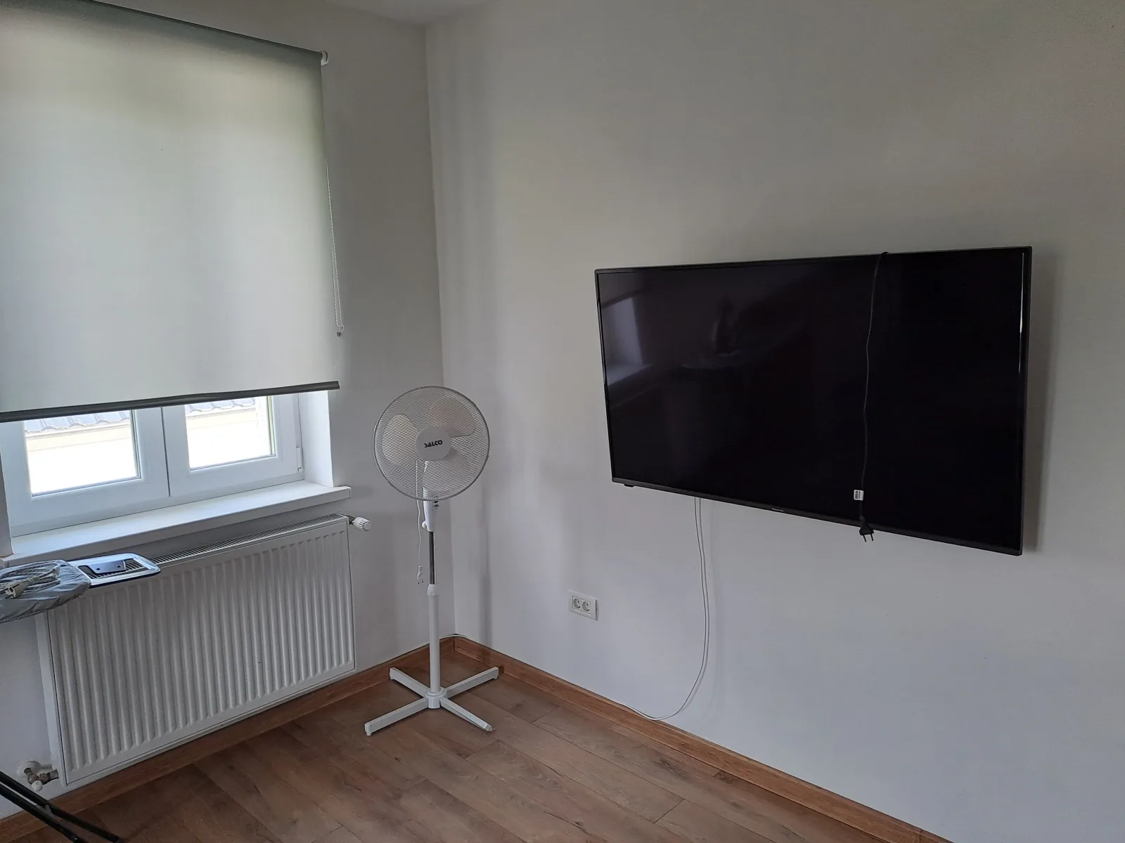 Voll ausgestattete Monteur- Ferienwohnung direkt an der Raffinerie Leuna in einer Villa mit kleinem Balkon