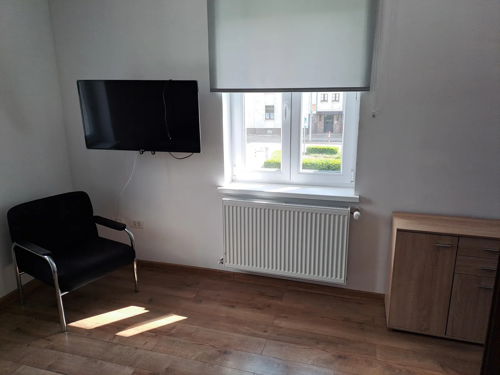 Voll ausgestattete Monteur- Ferienwohnung direkt an der Raffinerie Leuna in einer Villa mit kleinem Balkon