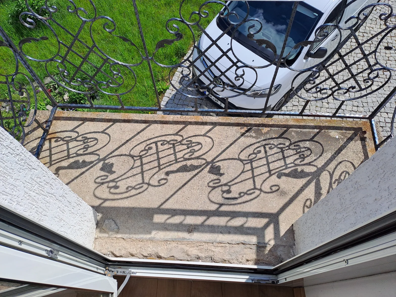 Voll ausgestattete Monteur- Ferienwohnung direkt an der Raffinerie Leuna in einer Villa mit kleinem Balkon