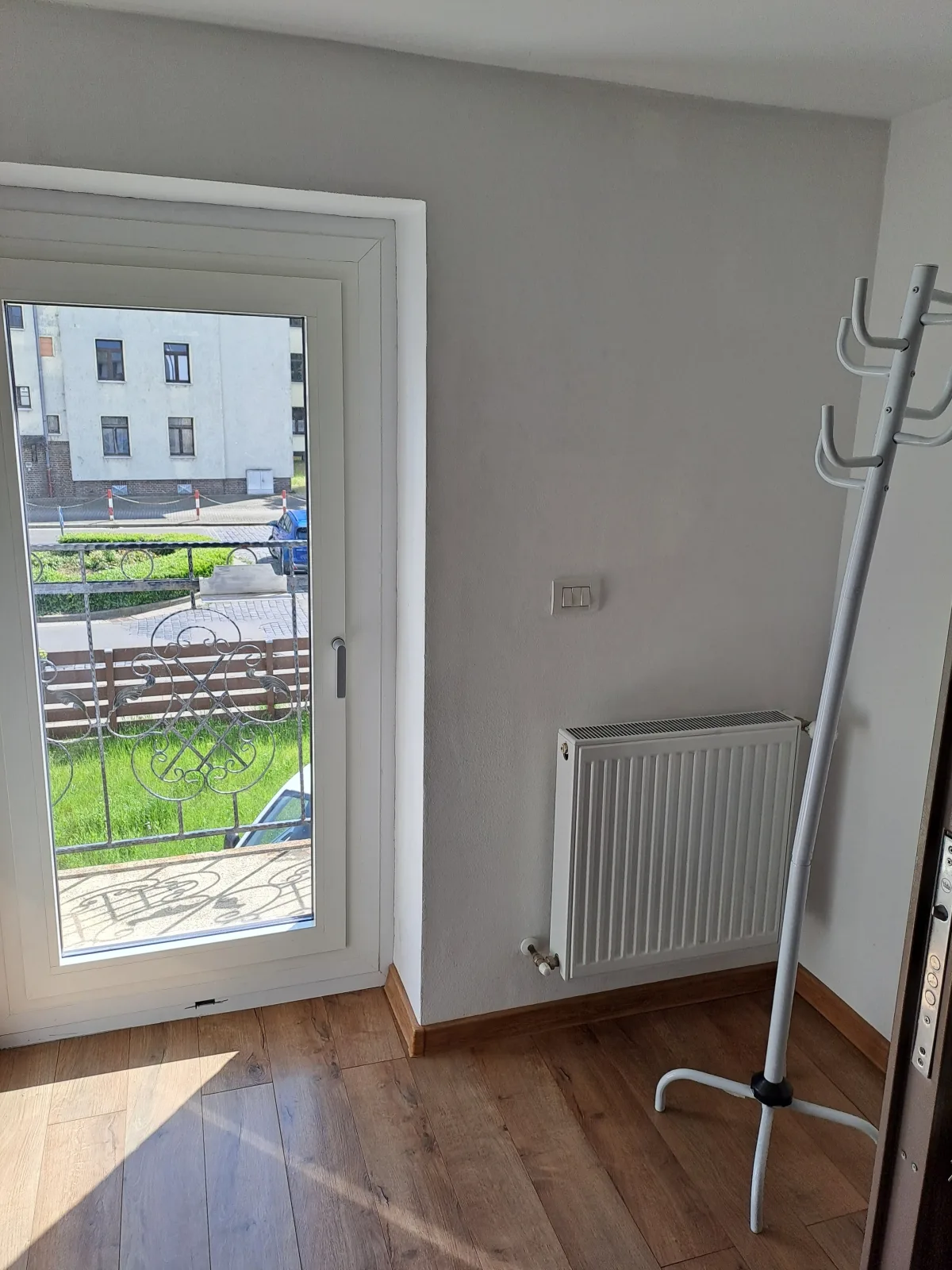 Voll ausgestattete Monteur- Ferienwohnung direkt an der Raffinerie Leuna in einer Villa mit kleinem Balkon