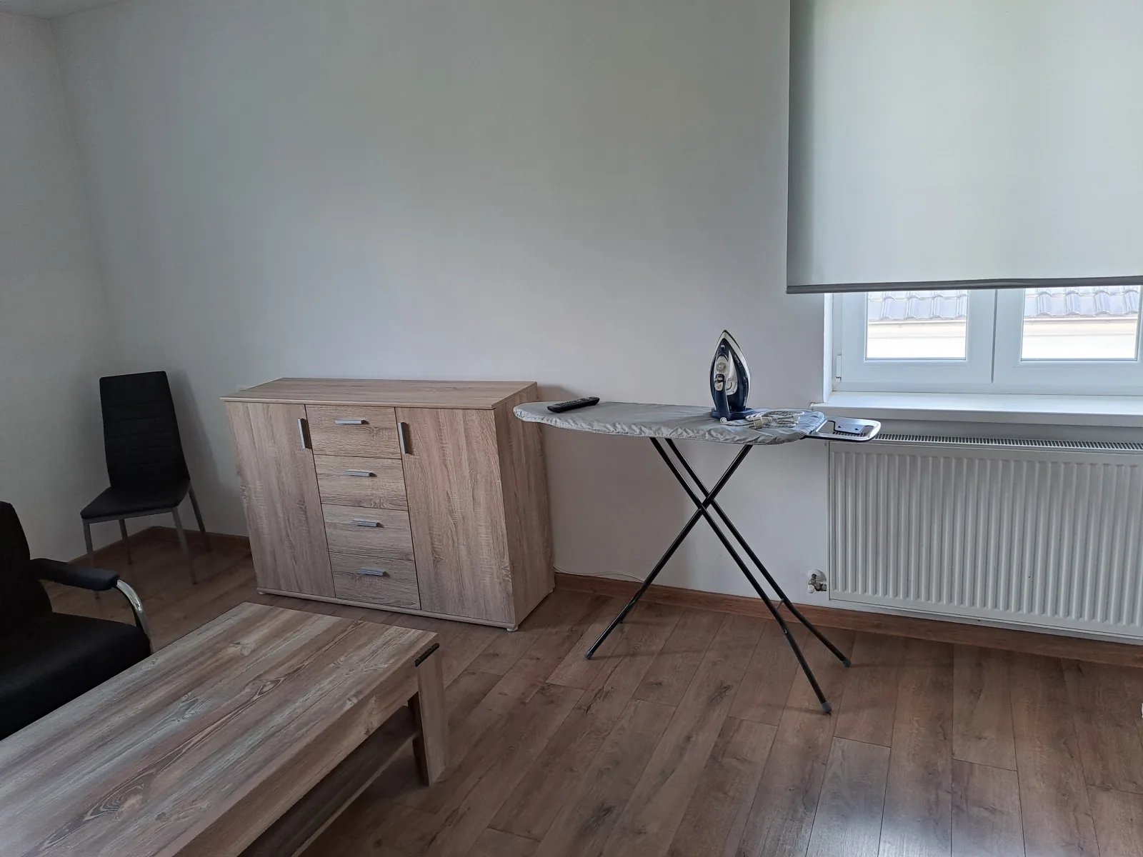 Voll ausgestattete Monteur- Ferienwohnung direkt an der Raffinerie Leuna in einer Villa mit kleinem Balkon