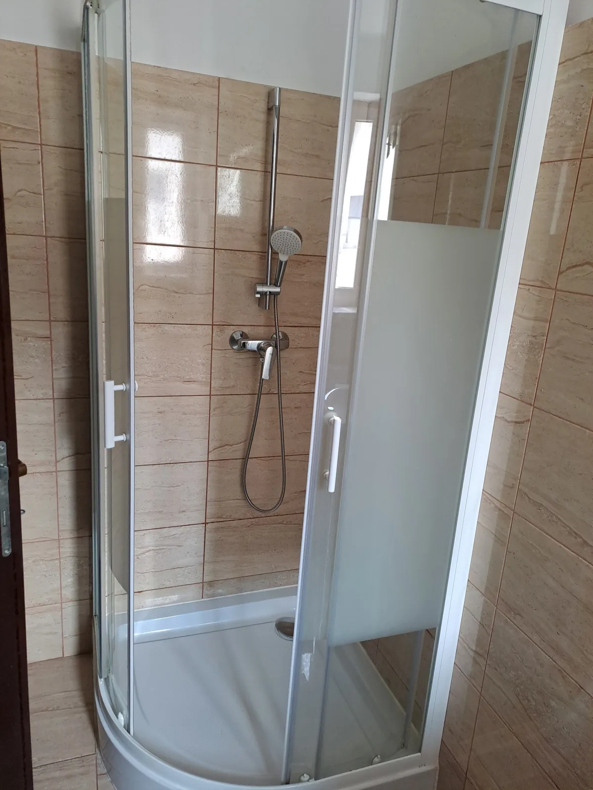 Voll ausgestattete Monteur- Ferienwohnung direkt an der Raffinerie Leuna in einer Villa mit kleinem Balkon