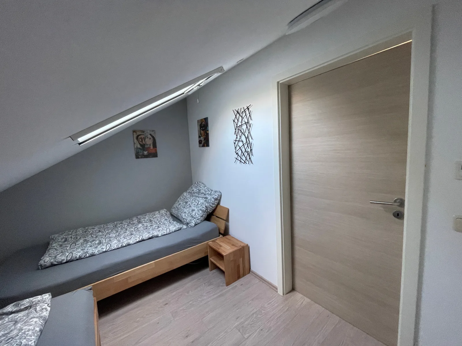 Moderne Ferienwohnung mit Balkon und Klima