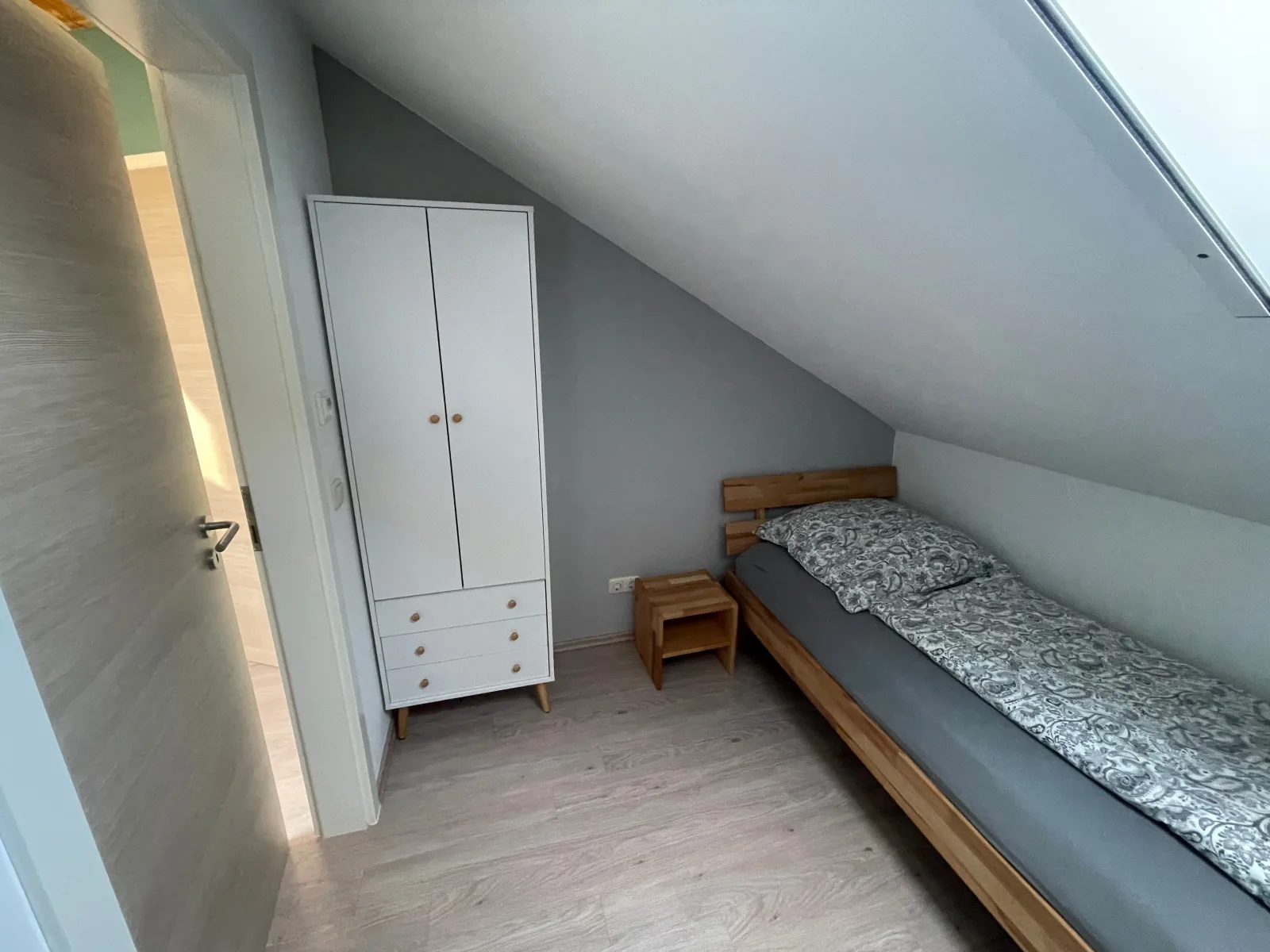 Moderne Ferienwohnung mit Balkon und Klima