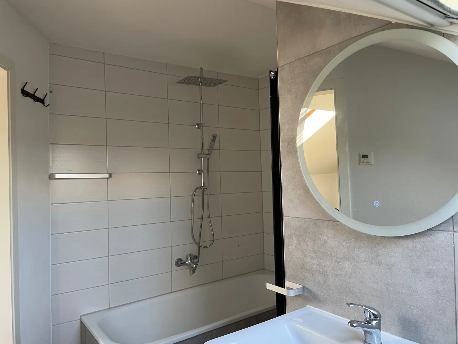 Moderne Ferienwohnung mit Balkon und Klima