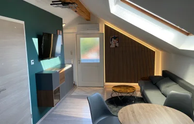 Moderne Ferienwohnung mit Balkon und Klima