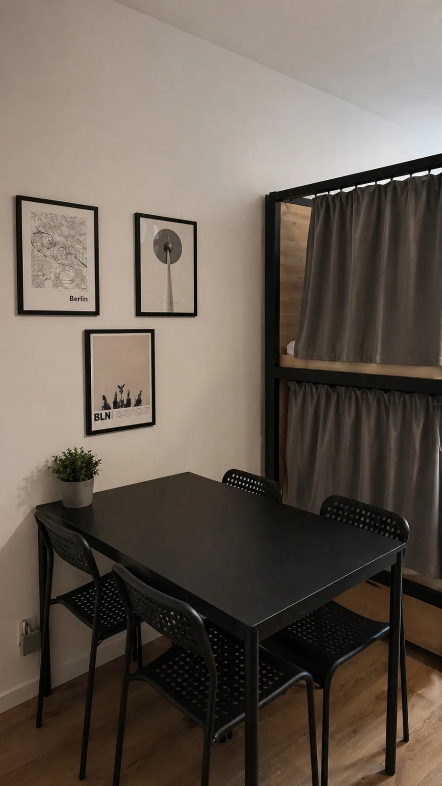 Privates Familienzimmer mit modernem Design (Berlin Sleep Club)