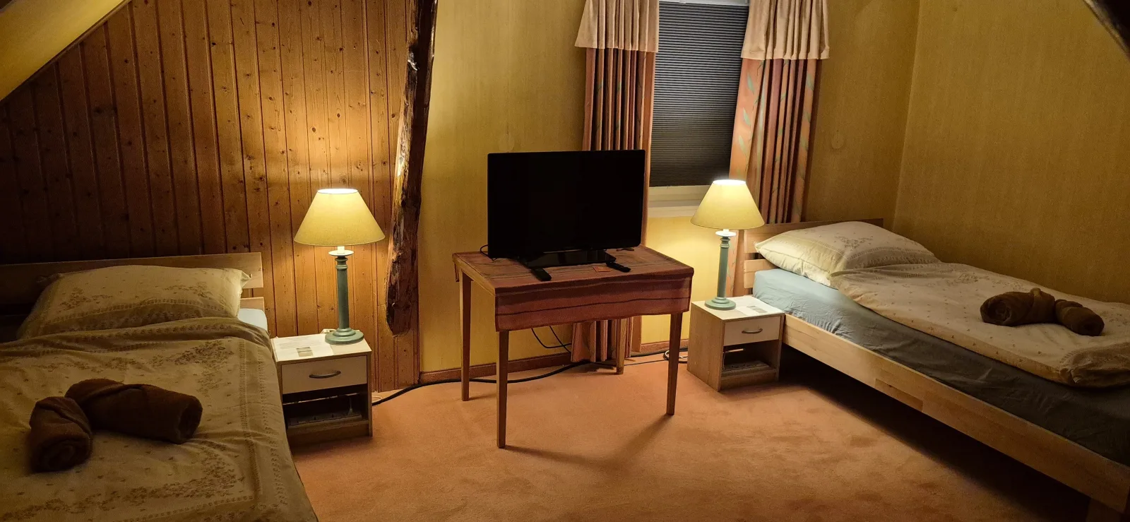 Ruhige Ferienwohnung mit Balkon und Terrasse nahe Kassel